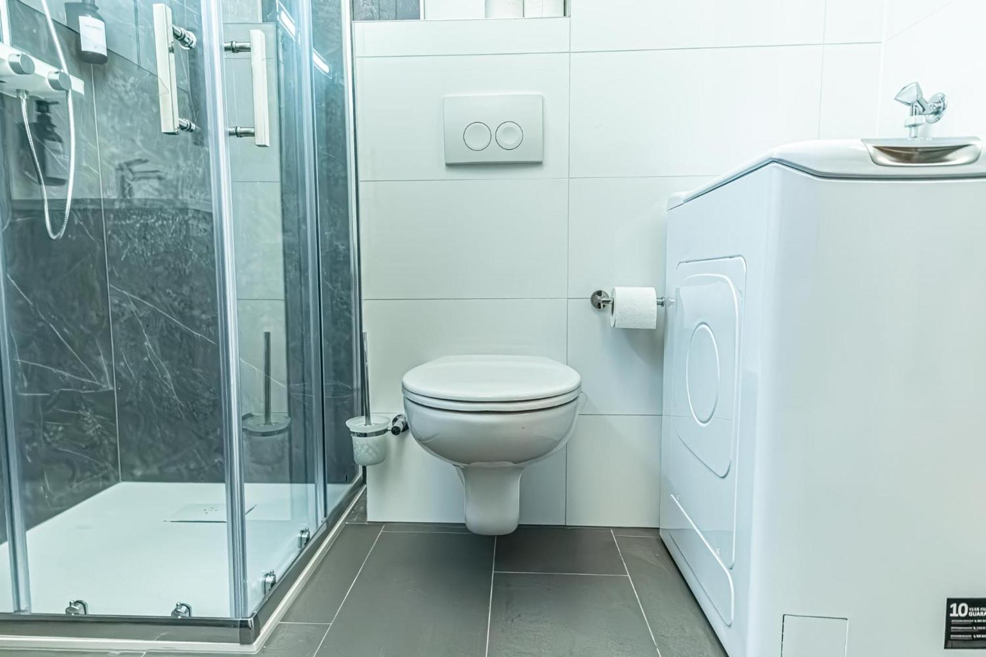 1br & 1lr With Balcony, 9min To Center Wien